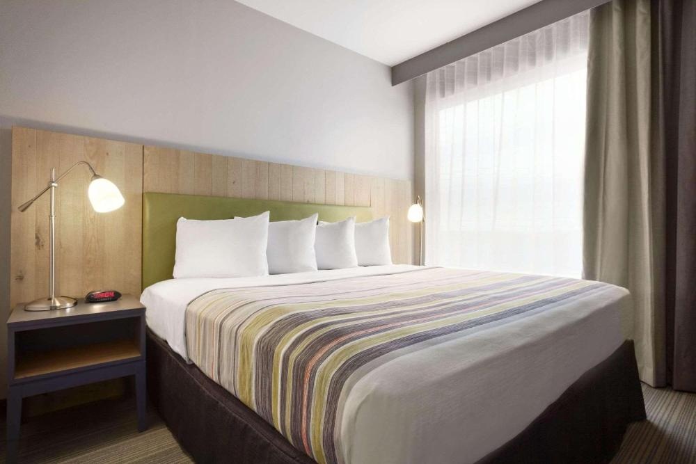 Country Inn & Suites by Radisson, Monterey Beachfront-Marina, CA